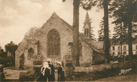 L'église était encore entourée d'un enclos vers 1930.