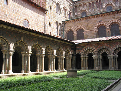 The cloister (12th century)
