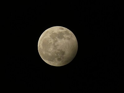 Eclipse penumbral de luna, fotografiado desde Pamplona, España.
