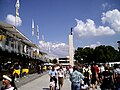 Promenade am Nordufer mit Fackelträgersäule (und Gastronomieständen des Maschseefestes)