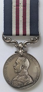 Военная медаль, версия Георга V (Аверс) .jpg