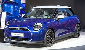 A 2014 Mini Cooper Hardtop with 3-door body style for the United States market