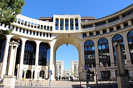 Piazza di Zeus - Quartier generale della Comunità Metropolitana di Montpellier. Arch. Pancho Ayguavives e Ricardo Bofill