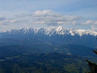 schneebedeckte Gipfel des Bucegi-Gebirges