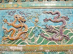 Muro de los Nueve Dragones, propio de los palacios imperiales chinos.