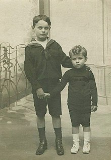 Herbart (right) and his brother in 1906