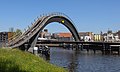 Purmerend, el puente (la Melkwegbrug) para peatones y bicicletas