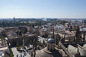 Vanaf de klokkentoren met de Plaza del Triunfo, het Alcázar, het Archivo General de Indias en de Guadalquivir