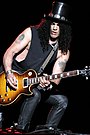 Slash na sua cerimônia de integração à Calçada da Fama de Hollywood em 2012.