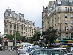 Saint-Mandé (Val-de-Marne) en très proche banlieue n'est guère différent d'un quartier de Paris intra-muros. Cette ville se trouve au-delà des limites administratives de la Ville de Paris figées depuis 1860.