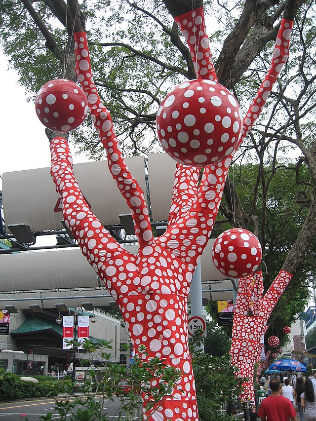 640px-Yayoi_Kusama_-_Ascension_of_Polkadots_on_the_Trees.JPG