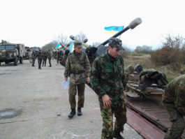 1-й гаубичний дивізіон у складі трьох батарей вантажиться на ешелон та вирушає на бойове злагодження на полігон поблизу смт Черкаське. Жовтень 2014.