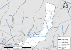 Carte en couleur présentant le réseau hydrographique de la commune