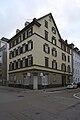 Mietshaus mit Ladenlokalen