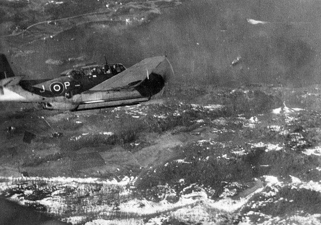 640px-Avenger_846_Squadron_RN_in_flight_1944-45.jpg