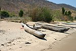 Stockbåtar på en strand i Malawi