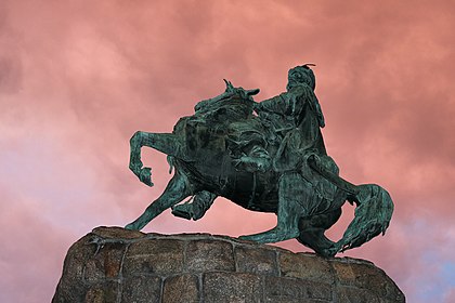 Monumento a Bohdán Jmelnytsky em Kiev, Ucrânia. Foi erigido em 1888 sob o projeto do escultor russo Mijaíl Mikeshin (definição 6 000 × 4 000)