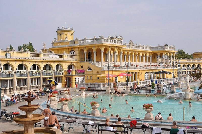 Datei:Budapest Széchenyi Baths R01.jpg