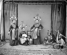 Tandako, a Gorontaloan traditional dance COLLECTIE TROPENMUSEUM 'Tandako' danseressen te Gorontalo Noord-Celebes TMnr 10003469.jpg