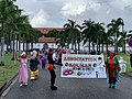 Patchwork de costumes traditionnels pour les 30 ans de défilés des Touloulous de rue de Kouman à Cayenne, place des Palmistes.