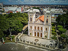 Vue aérienne de la cathédrale métropolitaine Sainte-Anne de Feira de Santana.