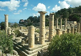 Развалины храма Аполлона в Кирене (с VII в. до н. э.).