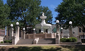 The Culbertson Fountain located in Paris, Texa...