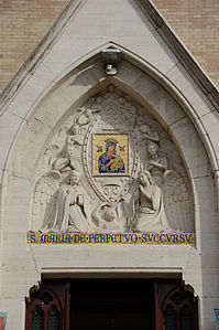 Mosaico de Nossa Senhora do Perpétuo Socorro na fachada