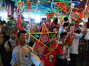 en: Vietnamese children celebrating Mid-Autumn...