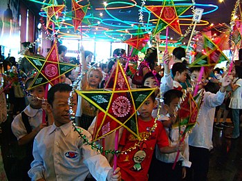 en: Vietnamese children celebrating Mid-Autumn...