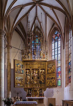 图为哈尔施塔特堂区教堂（德语：Katholische Pfarrkirche Hallstatt）的圣坛，位于奥地利上奥地利州萨尔茨卡默古特。