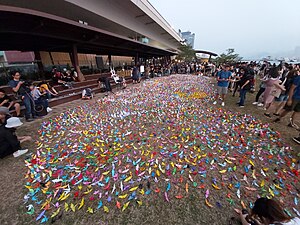 Orizuru mourning deaths during protests