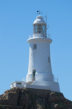 Le phare de la Corbière (Jersey). (définition réelle 2 220 × 3 330)