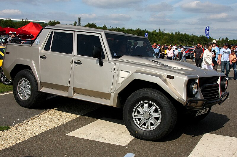 800px-Lambo_LM_002_1.jpg