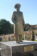 Памятник Микаилу Джебраилову над его могилой на кладбище села Охуд