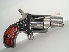 North American Arms model NAA22S mini-revolver, em .22 Short