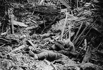 Tysk skyttegrav som förstörts av en fransk tunnelsprängning under första världskriget.