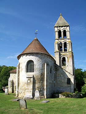 L'église romane de Rhuis, dont la construction a commencé au XIe siècle&#160;; vue sur le chœur.