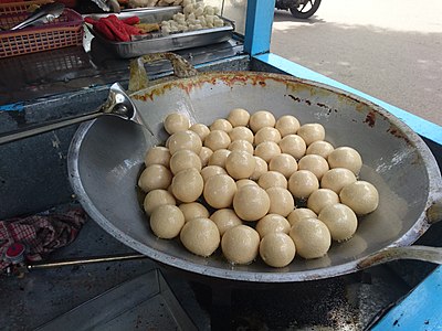 Bakul tahu bundher ing pinggir dalan