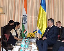 zamma mìt dr ìndischa Opposizioonslaitera Sushma Swaraj z’ Näi-Delhi ìm Dezamber 2012