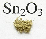 Pulverförmiges Zinnsequioxid mit geringer Verunreinigung von SnO2.