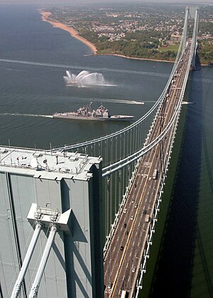 Мостът Verrazzano-Narrows, който гледа към остров Стейтън