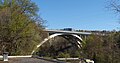 Le viaduc de la Chocolatière, un des segments de l'autoroute A9 à son passage dans le quartier.