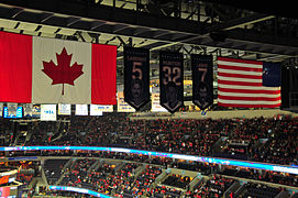 Banner mit nicht mehr vergebenen Trikotnummern der Capitals (1. April 2008)