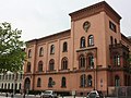 Der Wilhelmsbau, die ehemalige „Wilhelms-Heilanstalt“, als Militärhospital errichtet, ist heute Teil des Hessischen Landtags in Wiesbaden