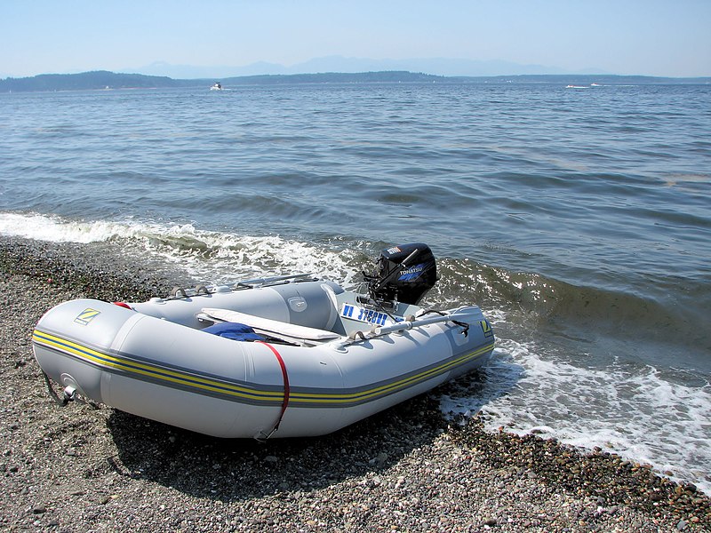 File:Zodiac on the beach.jpg - Wikimedia Commons