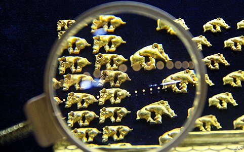 Национальный музей Республики Тыва им. Алдан-Маадыр. Золотые украшения из скифской царской гробницы Аржаан-2.