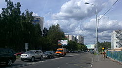 Вид от улицы Героев Панфиловцев в сторону метро