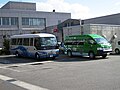 市役所前の市駐車場で待機中の西根・平野地区方面バス