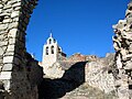 Vista de la iglesia de Santa María en Moya (Cuenca), desde la Bajada a la Puerta de los Ojos.